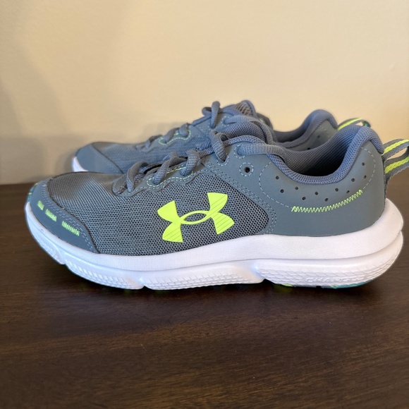 Under Armour Charged Assert 10 Gray/Green Unisex Kids Running Shoes 4Y - Picture 3 of 8